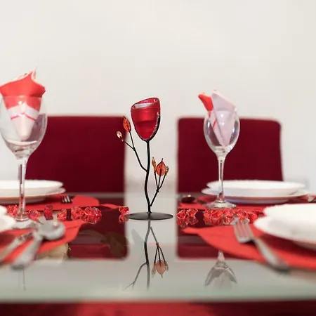 Apartment Doris, Nenadici