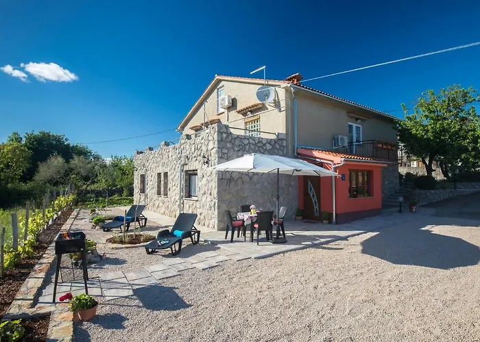 Διαμέρισμα Doris, Nenadici *