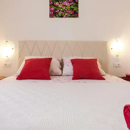 Doris, Nenadici Апартаменты