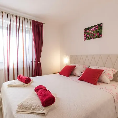 Doris, Nenadici Апартаменты